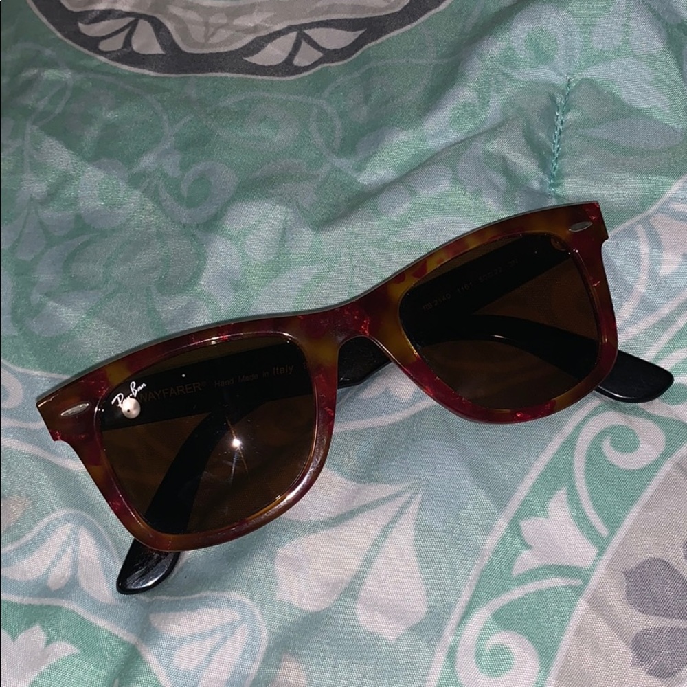 Ray-Ban Sunglasses 🕶 - Picture 3 of 4